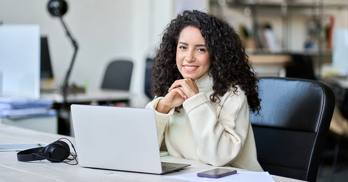 Woman sitting at a desk and working on a laptop