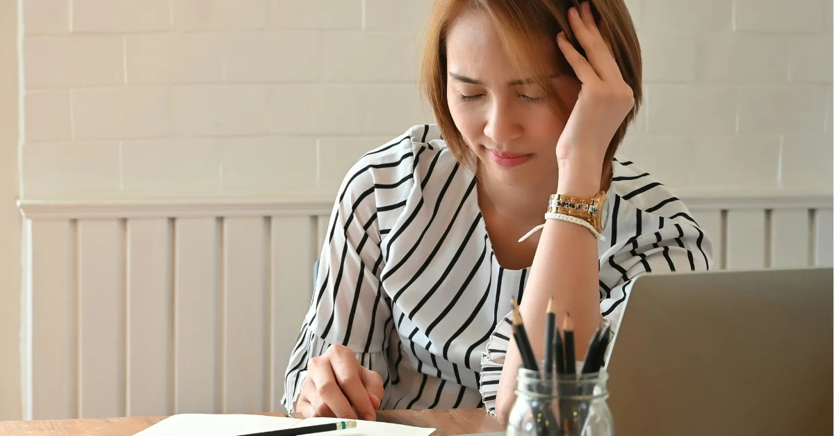 HR manager reading learning about the DOJ's illegal DEI guidance for federal contractors.