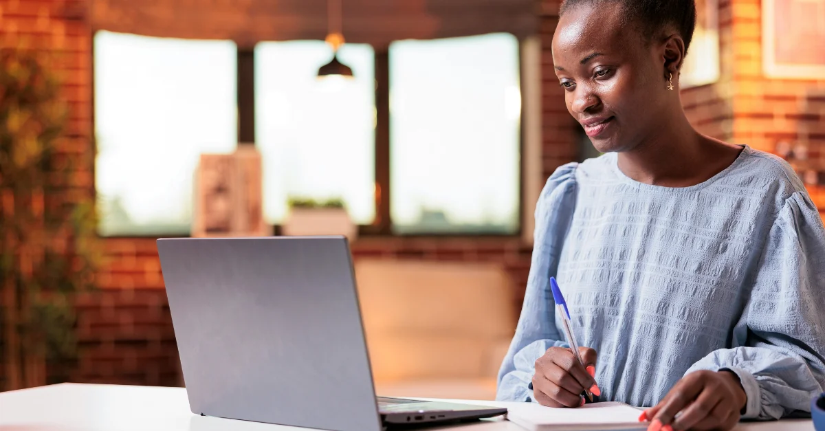 HR manager reading article about global employee leave requirements.