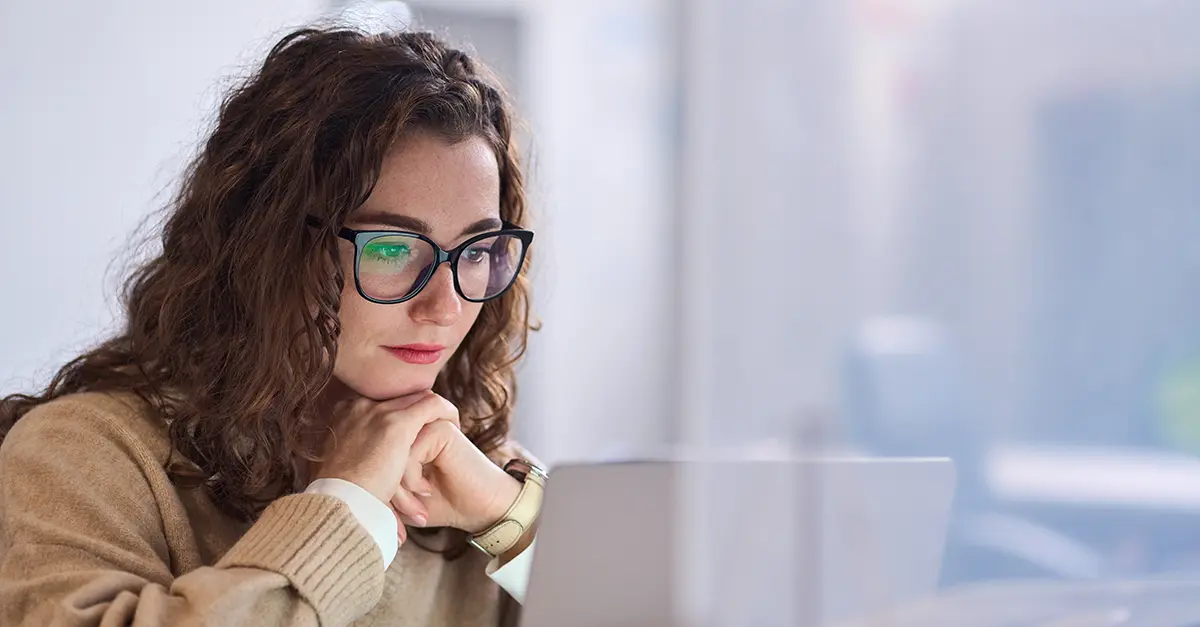 Brightmine-office staff listening from virtual meeting