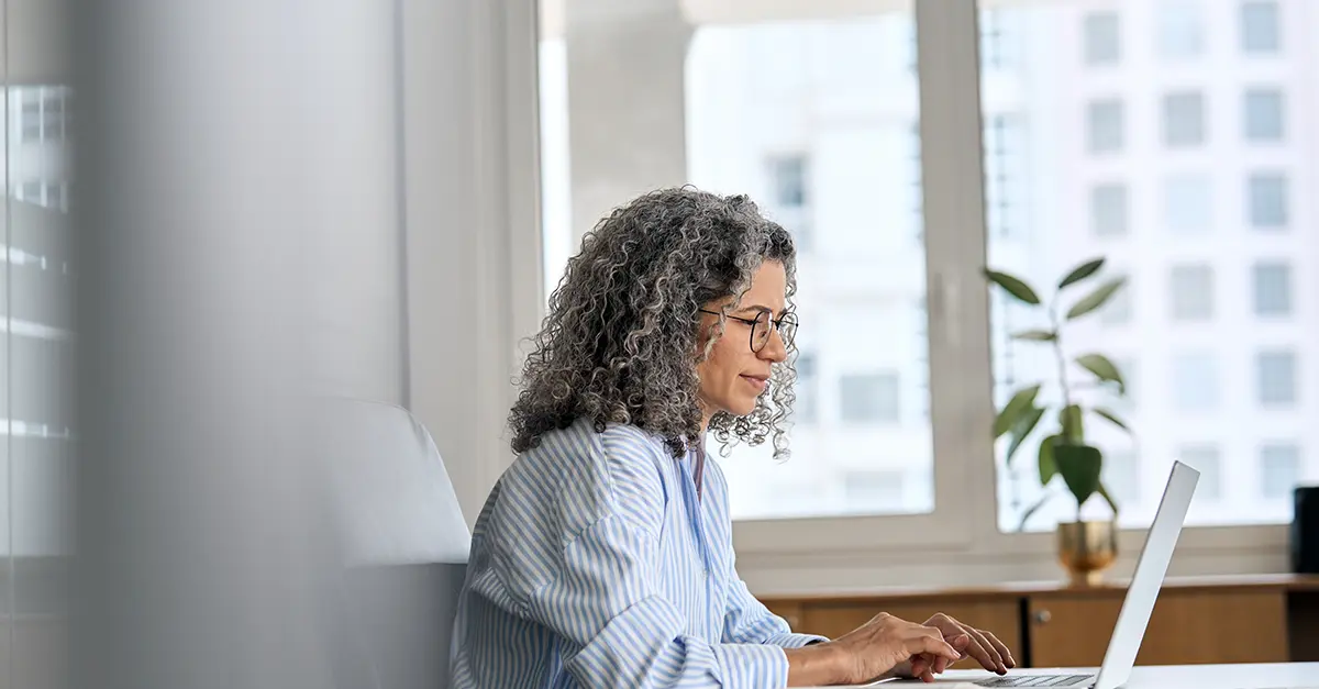 Brightmine-office staff drafting email