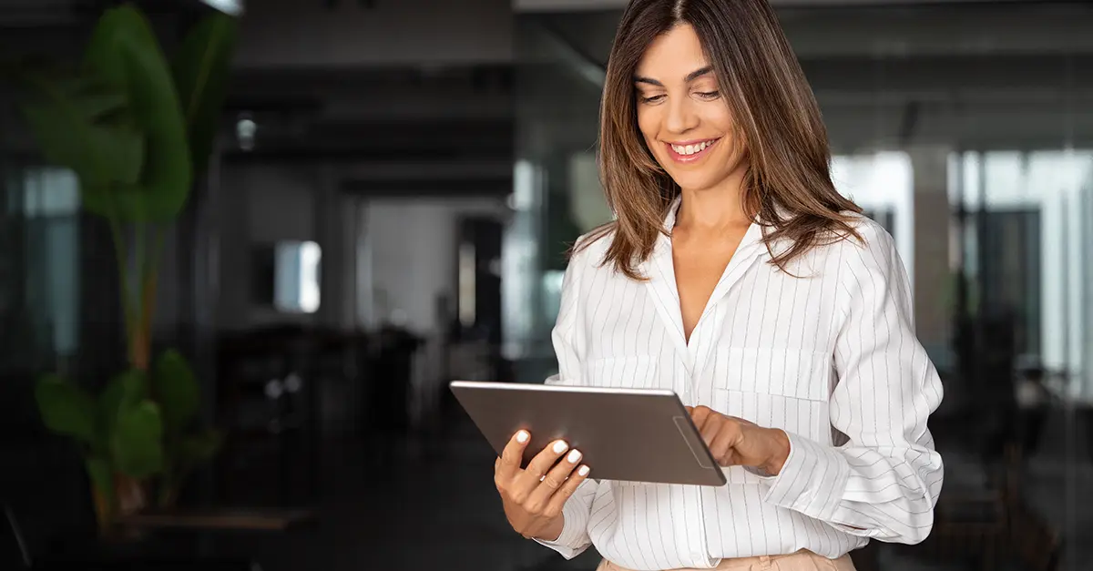 Brightmine-office staff using tablet