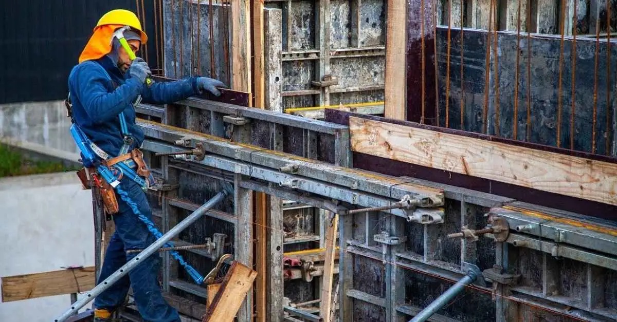 HR compliance and reward solutions for manufacturing