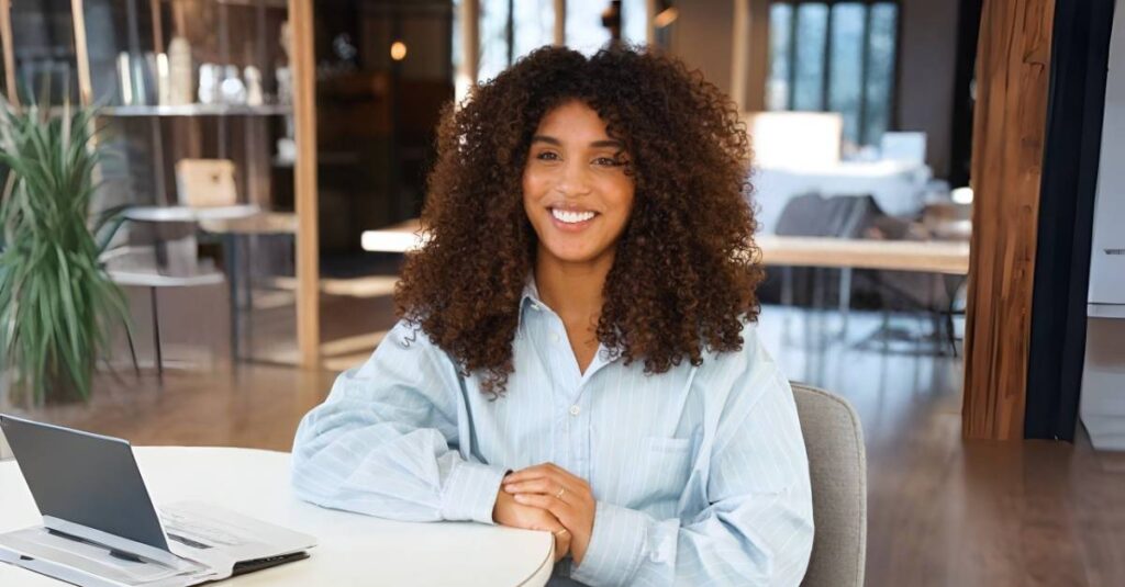 werknemer brightmine die wordt geinterviewd